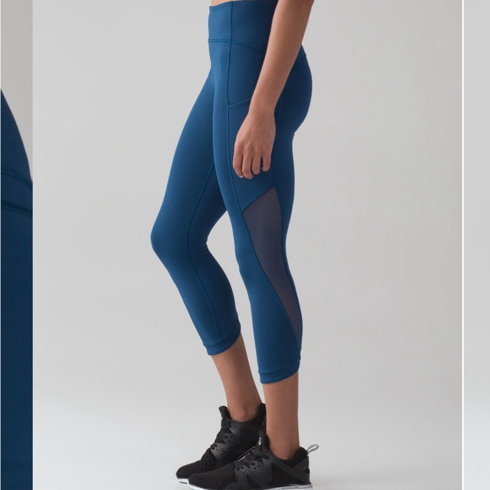 Lululemon Sole Training Crop
Poseidon size 4